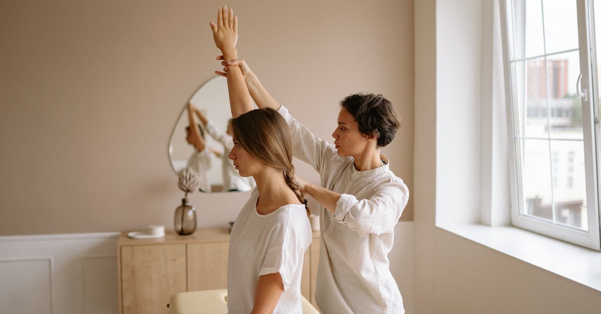 corrige tu postura con consejos efectivos y ejercicios prácticos. mejora tu salud y bienestar de manera sencilla. ¡descubre cómo realinear tu cuerpo hoy!