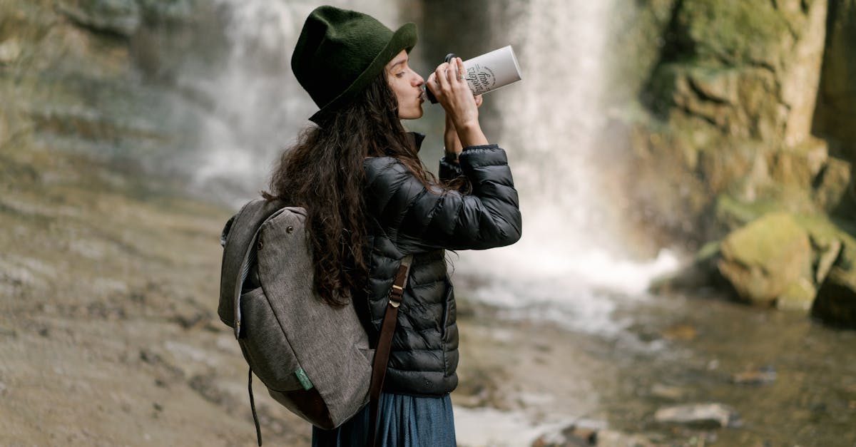 descubre los secretos de la rehidratación efectiva para mantener tu cuerpo saludable y enérgico. aprende cómo reponer líquidos y electrolitos de manera adecuada después de la actividad física o en climas cálidos.