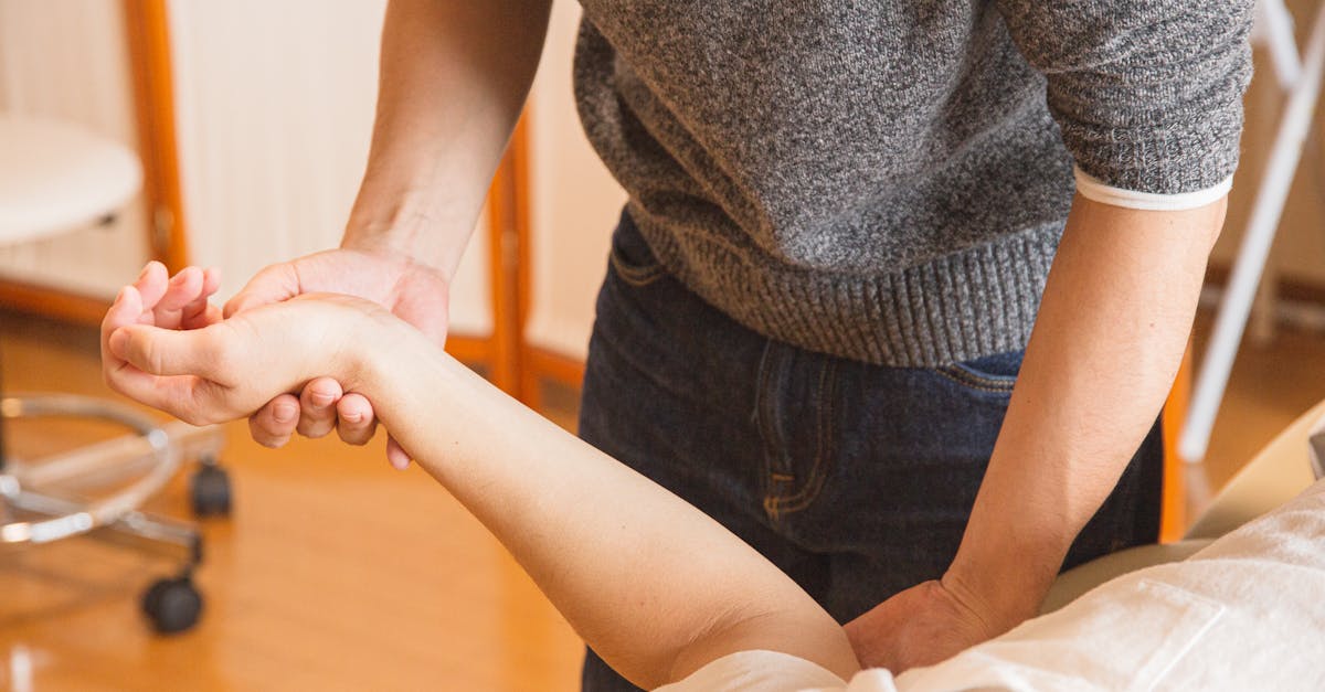 descubre cómo rehabilitar tu manguito rotador de manera efectiva. mejora tu movilidad y fortalece tus músculos con nuestros consejos y ejercicios especializados para la recuperación.