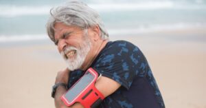 ¿sufres de dolor en el hombro? descubre las causas comunes, tratamientos efectivos y consejos para aliviar el malestar. mejora tu calidad de vida y recupera tu movilidad.