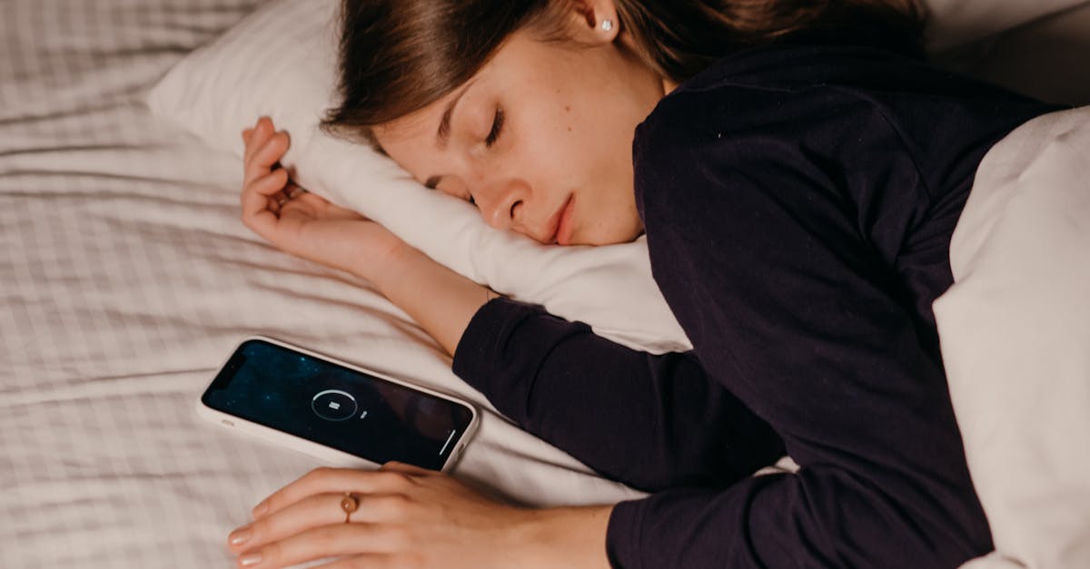 descubre las mejores posiciones para dormir y mejora la calidad de tu sueño. aprende cómo cada postura puede afectar tu descanso y bienestar.