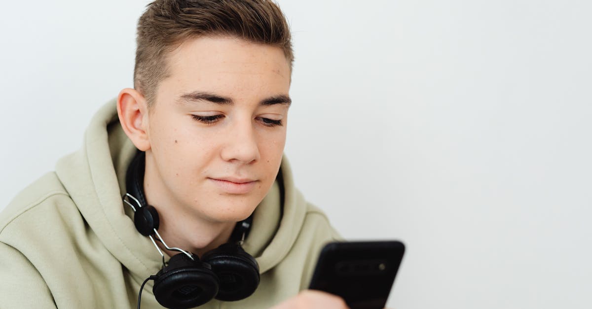 aprende sobre el 'tech neck', una dolencia creciente debido al uso excesivo de dispositivos electrónicos. descubre sus síntomas, causas y cómo prevenir y aliviar el malestar en tu cuello y espalda.