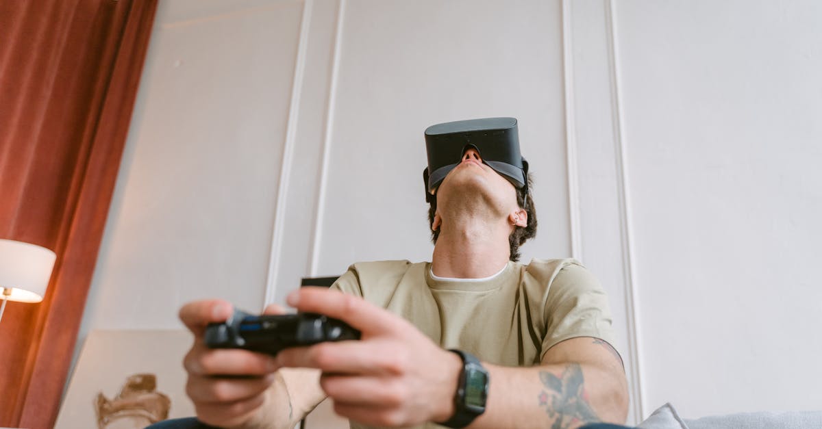 descubre qué es el tech neck, sus causas y cómo prevenirlo. aprende a cuidar tu postura y aliviar el dolor cervical causado por el uso excesivo de dispositivos electrónicos.