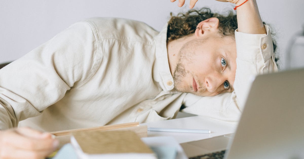 síndrome piriforme: descubre los síntomas, causas y tratamientos de esta afección que afecta el nervio ciático. aprende cómo aliviar el dolor y recuperar la movilidad.