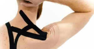 descubre las causas, síntomas y tratamientos del dolor de hombro. aprende cómo aliviar la incomodidad y mejorar tu calidad de vida con consejos prácticos y efectivos.