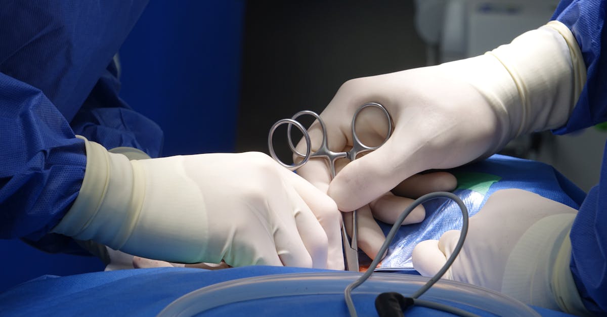 la estenosis espinal es una condición médica que se caracteriza por el estrechamiento del canal espinal, lo que puede causar dolor, debilidad y entumecimiento en las extremidades. aprenda sobre sus causas, síntomas y opciones de tratamiento para mejorar la calidad de vida.