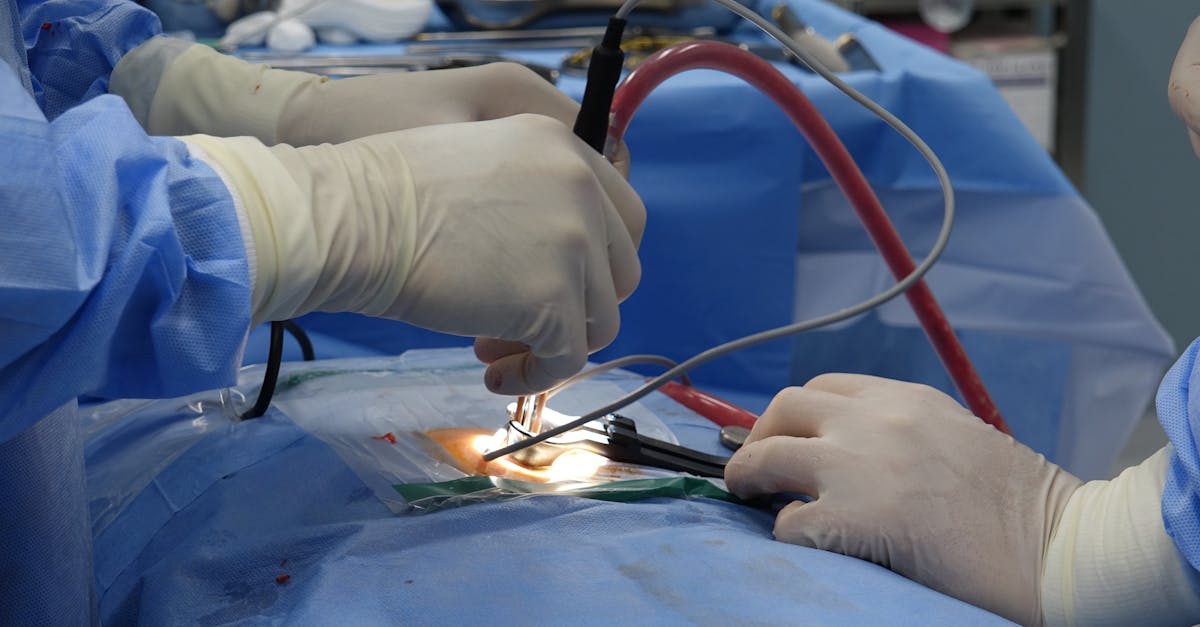 la estenosis espinal es una condición médica que provoca el estrechamiento del canal espinal, causando dolor, debilidad y problemas de movilidad. conozca los síntomas, tratamientos y estrategias para manejar esta afección eficazmente.