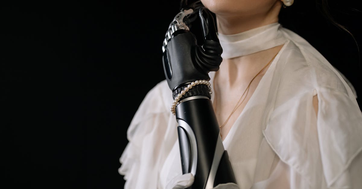 descubre cómo el 'tech neck' está afectando tu salud y bienestar. aprende sobre sus causas, síntomas y consejos para aliviar el dolor y mejorar tu postura en la era digital.